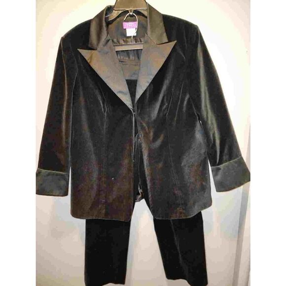 Suzanne Somers Suit  - Picture 1 of 11